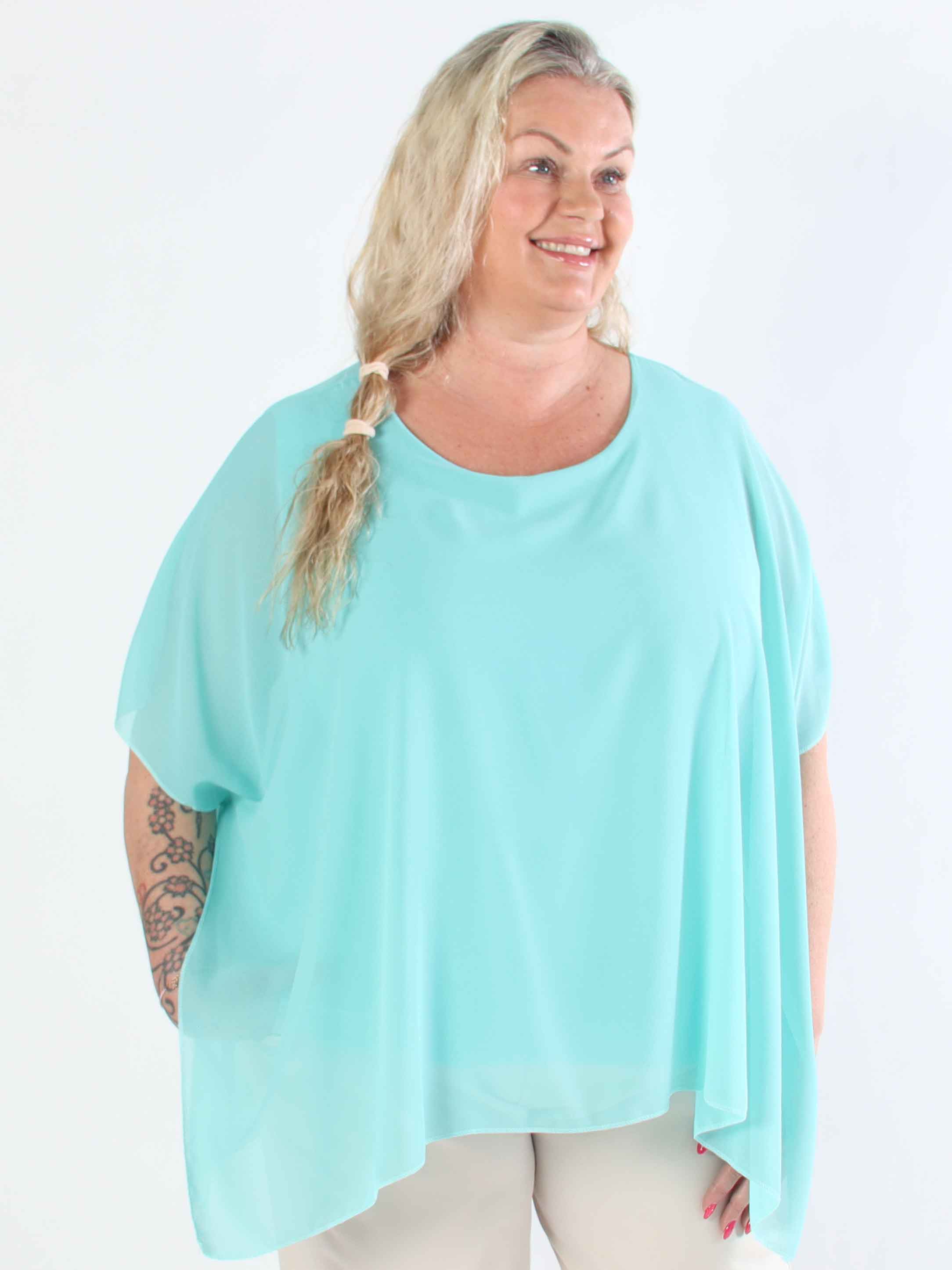 Mirabella Plain Shirt - Sød plus size tunika med løst chiffonlag